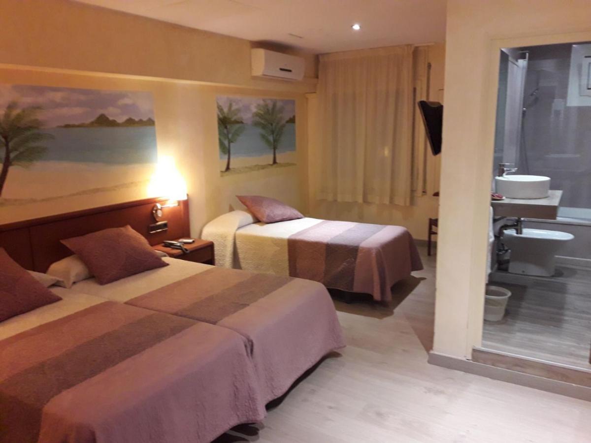 Checkin Trave Hotel Figueres  Bagian luar foto