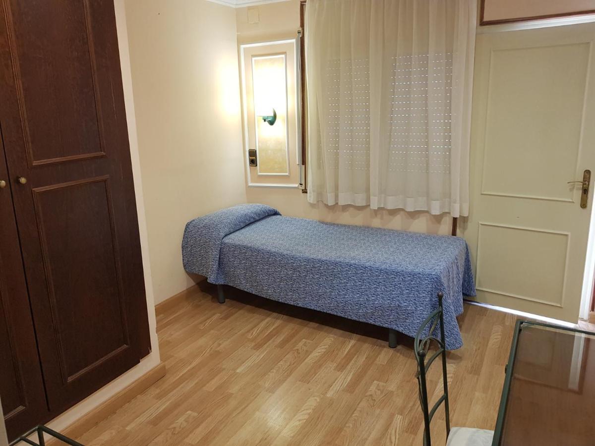Checkin Trave Hotel Figueres  Bagian luar foto