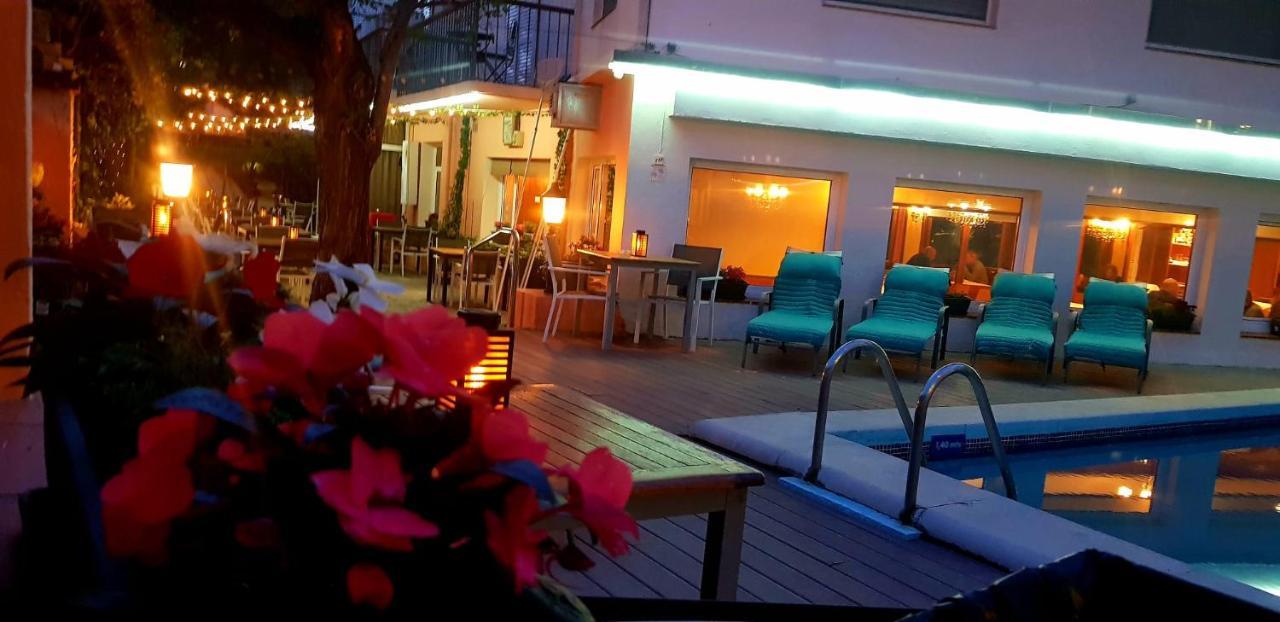 Checkin Trave Hotel Figueres  Bagian luar foto