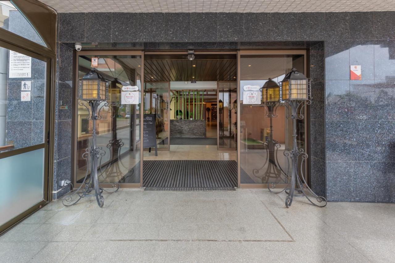 Checkin Trave Hotel Figueres  Bagian luar foto