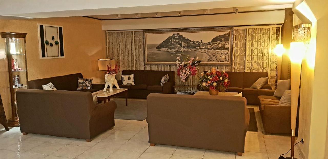 Checkin Trave Hotel Figueres  Bagian luar foto