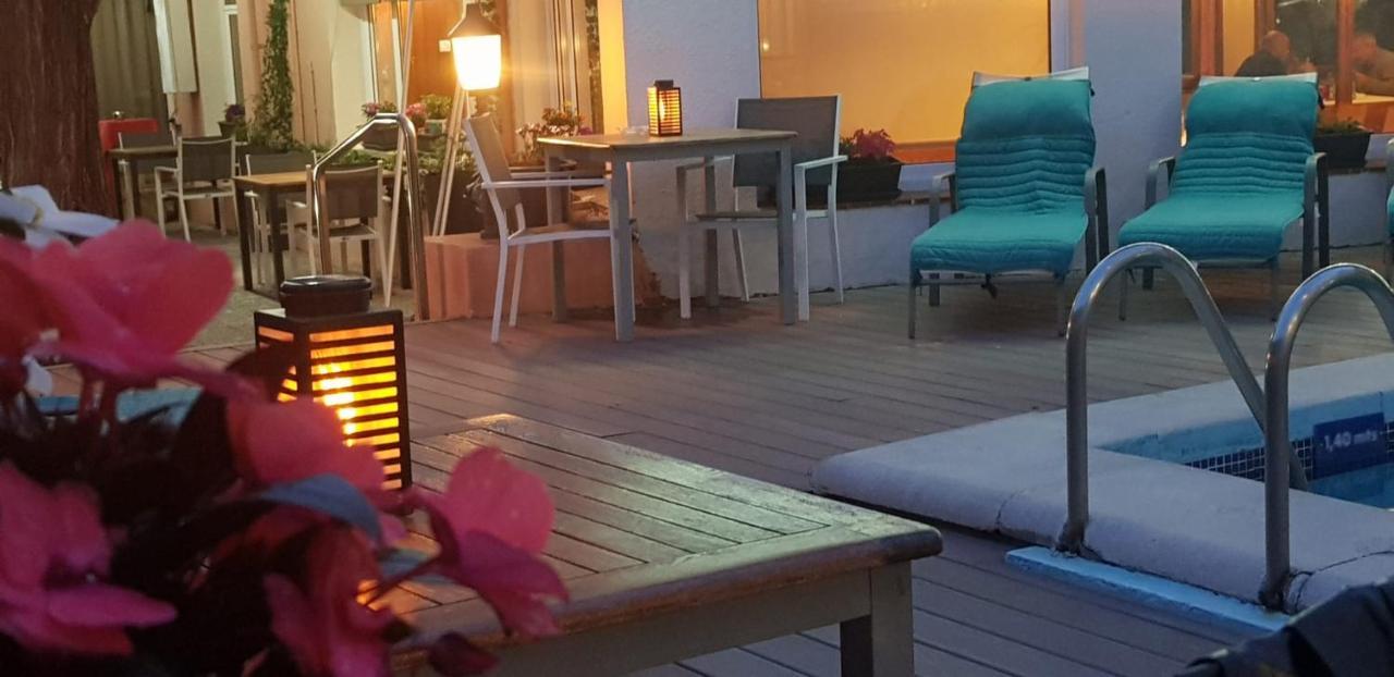 Checkin Trave Hotel Figueres  Bagian luar foto