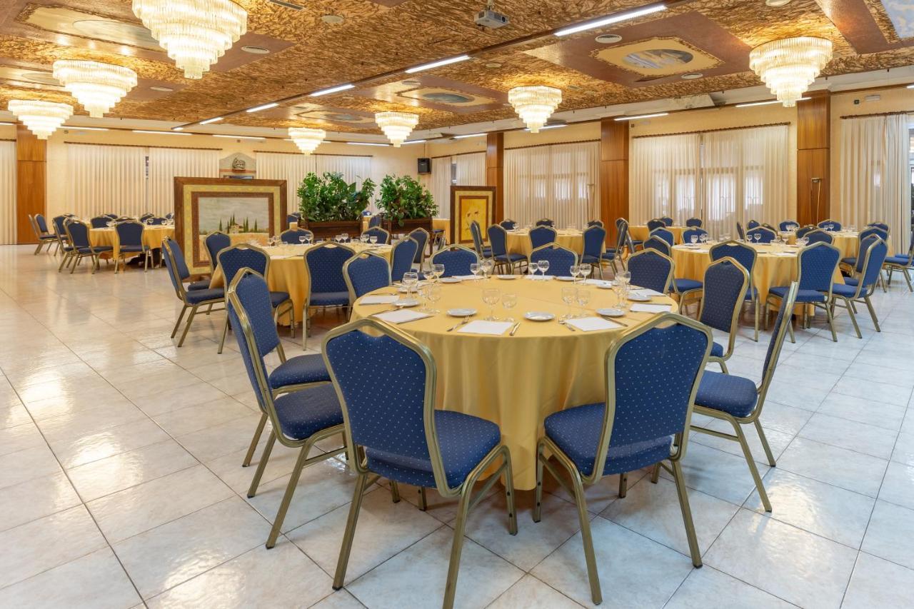 Checkin Trave Hotel Figueres  Bagian luar foto