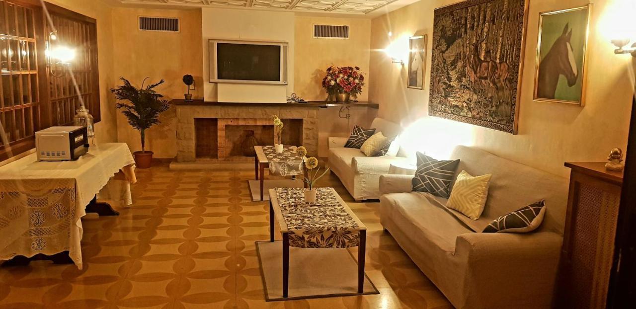 Checkin Trave Hotel Figueres  Bagian luar foto