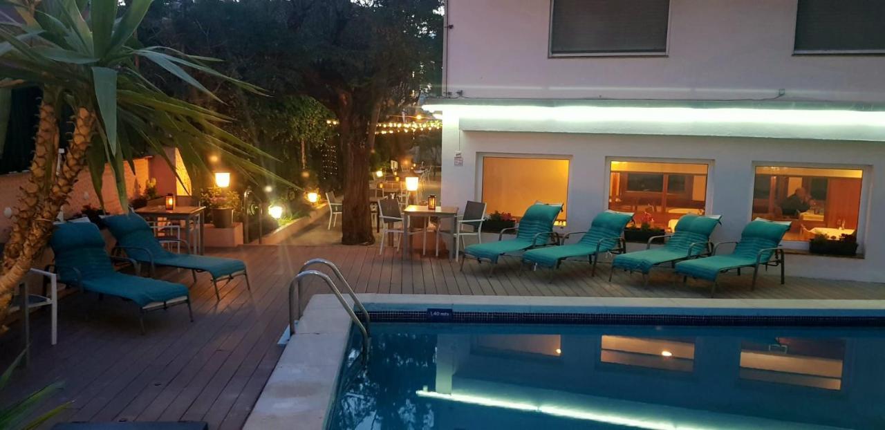 Checkin Trave Hotel Figueres  Bagian luar foto