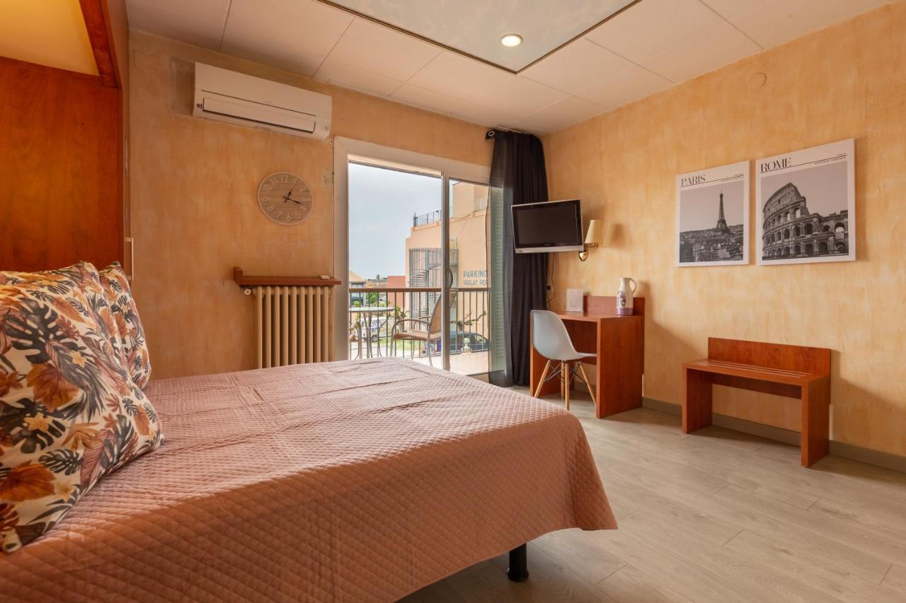Checkin Trave Hotel Figueres  Bagian luar foto