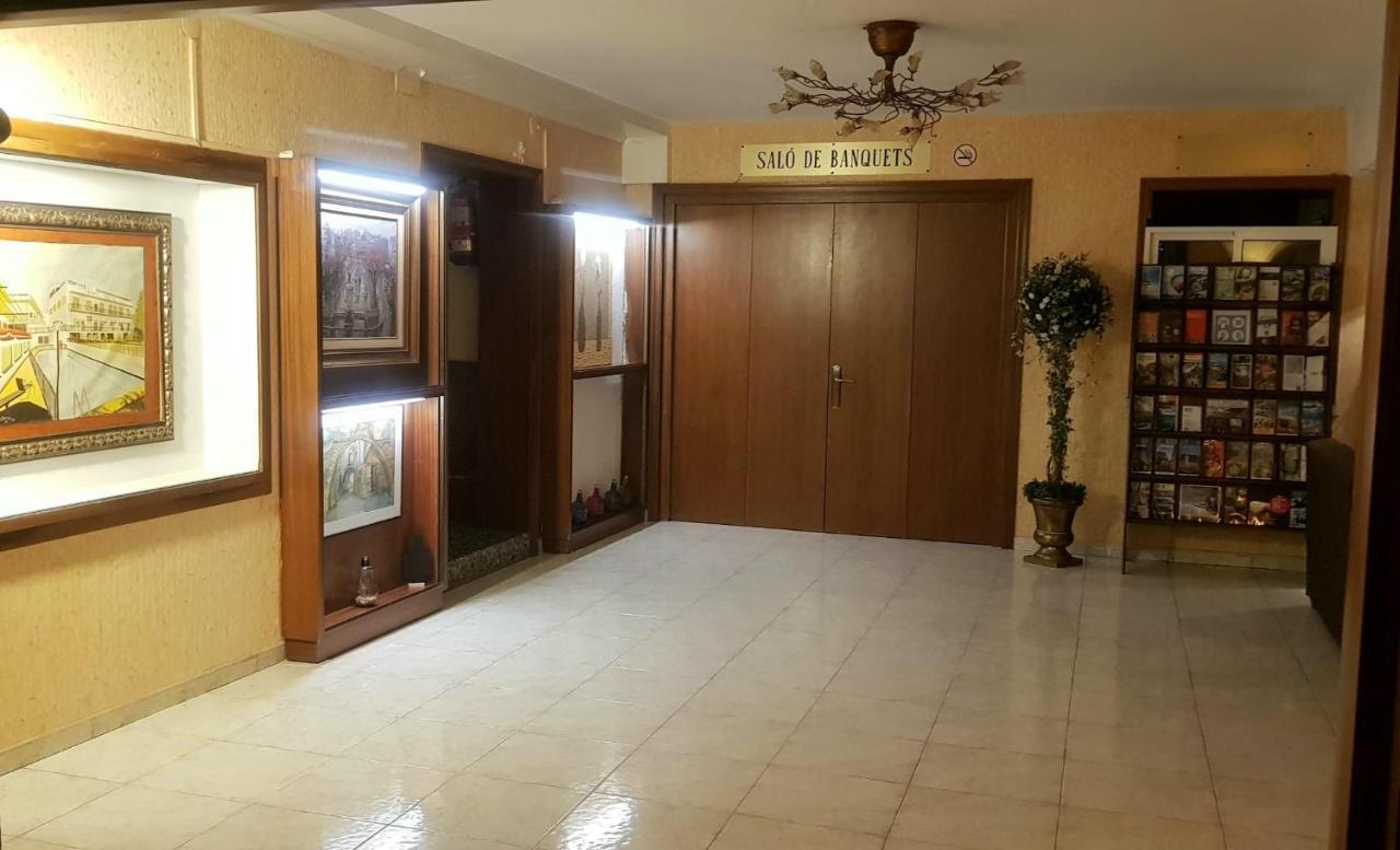 Checkin Trave Hotel Figueres  Bagian luar foto