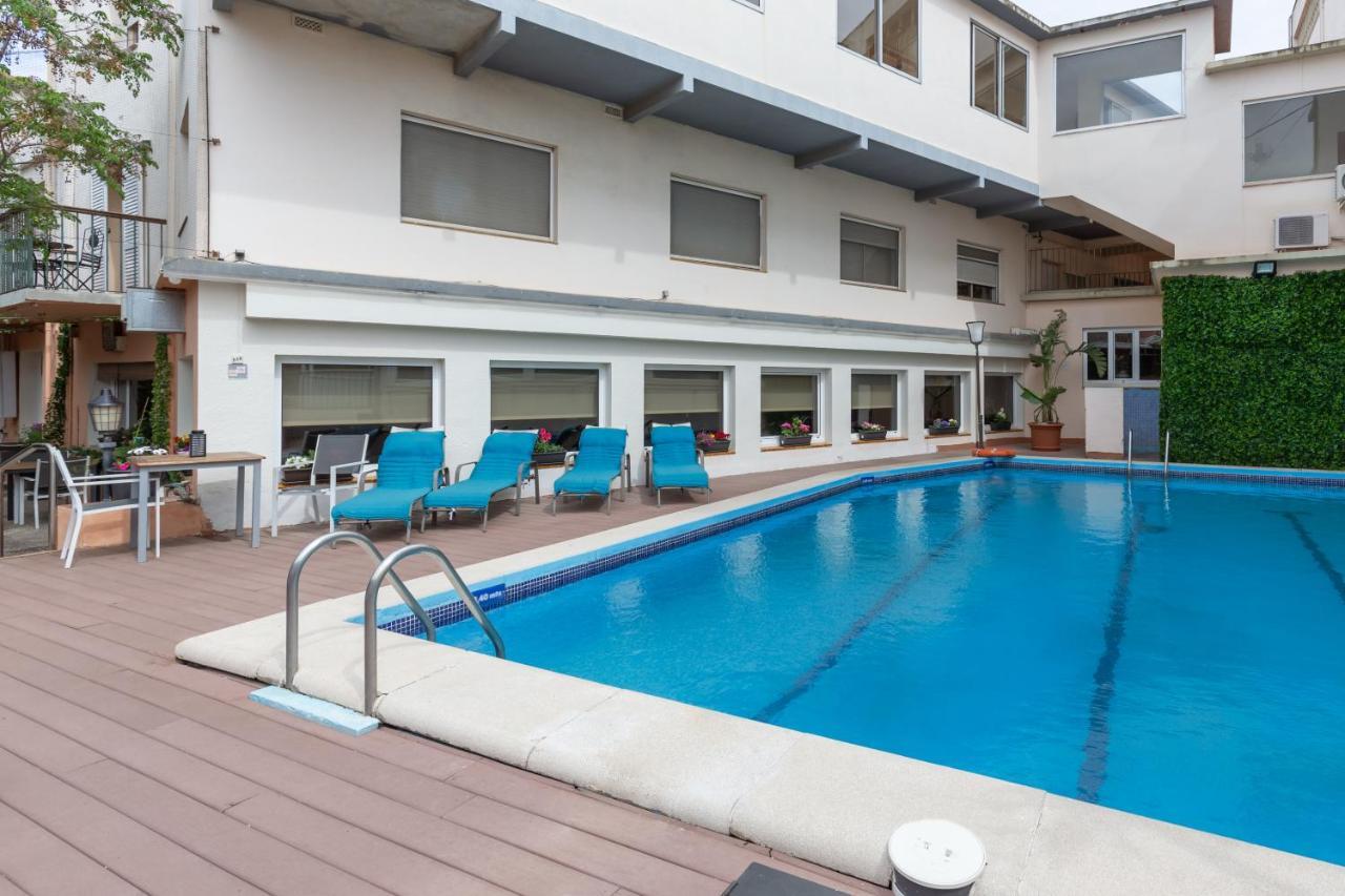 Checkin Trave Hotel Figueres  Bagian luar foto