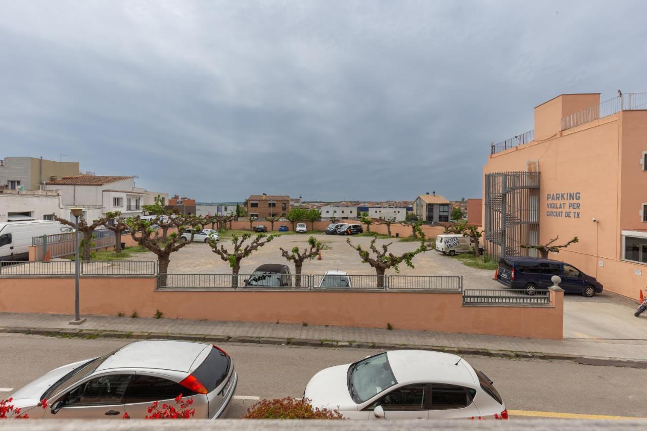 Checkin Trave Hotel Figueres  Bagian luar foto
