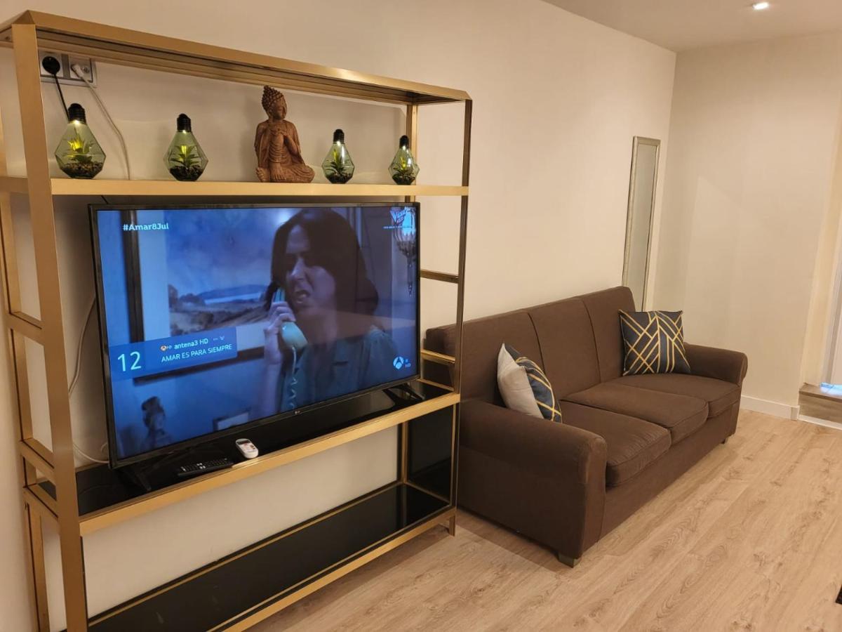 Checkin Trave Hotel Figueres  Bagian luar foto