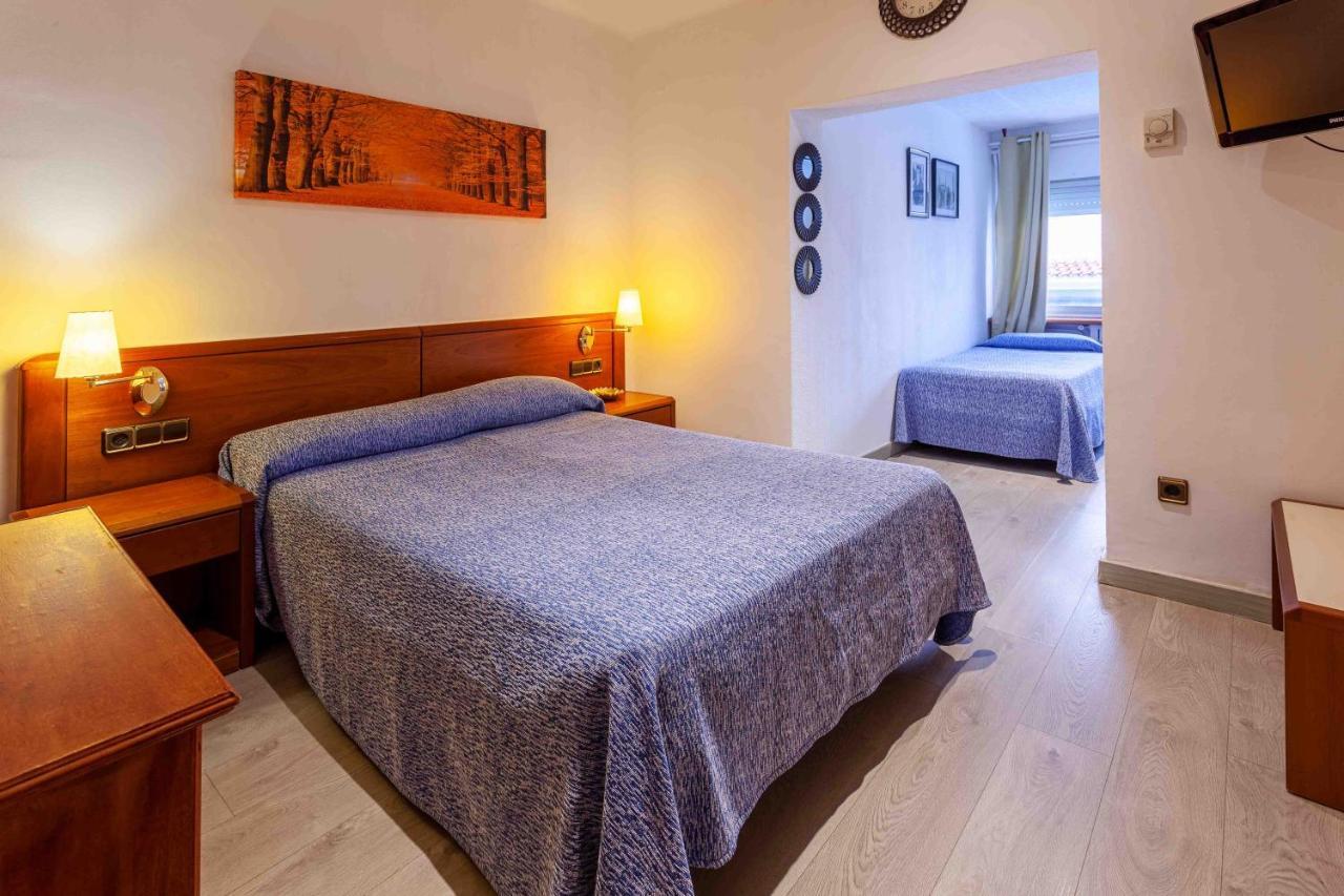 Checkin Trave Hotel Figueres  Bagian luar foto