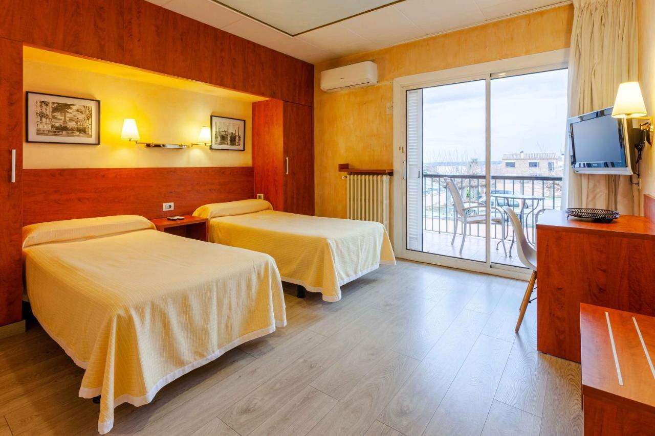 Checkin Trave Hotel Figueres  Bagian luar foto