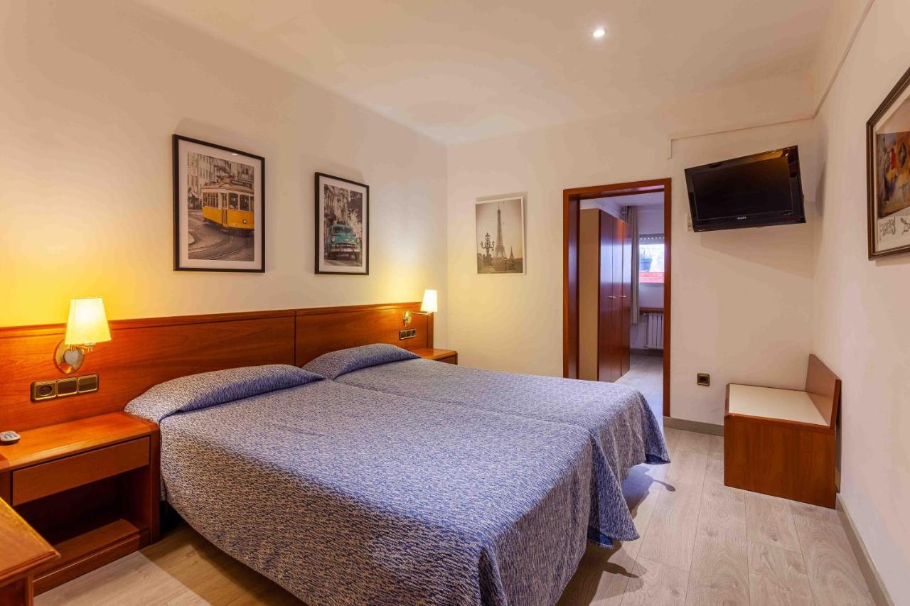 Checkin Trave Hotel Figueres  Bagian luar foto